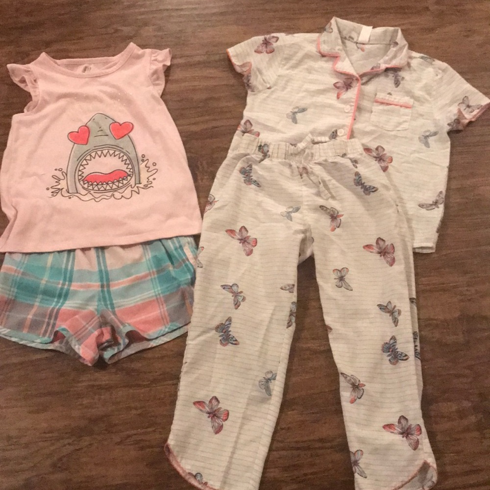 Little girl Gap pajama sets - size 6